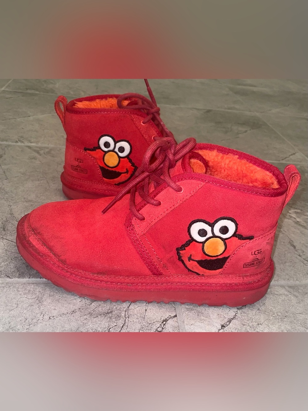 UGG Neumel II Elmo Sesame Street Boots Youth Size 5 w/ OG Box